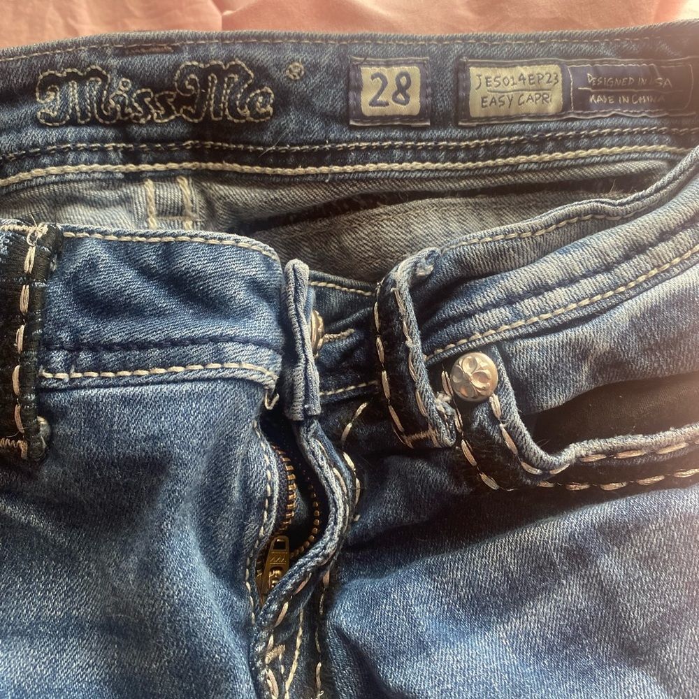 Miss Me Jeans Capris - Picture 3 of 5